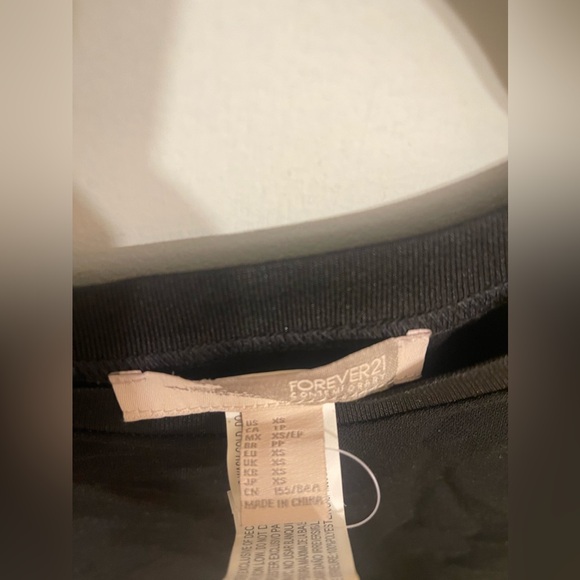 Forever 21 Batwing sleeve top - Picture 2 of 2